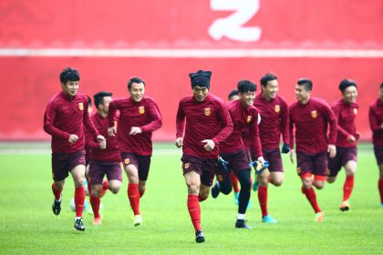 FIFA世预赛中韩次战在即 中国队在贺龙体育场训练