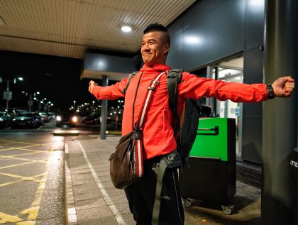 陈盆滨抵达英国伦敦 肯尼特和埃文运河赛即将开赛
