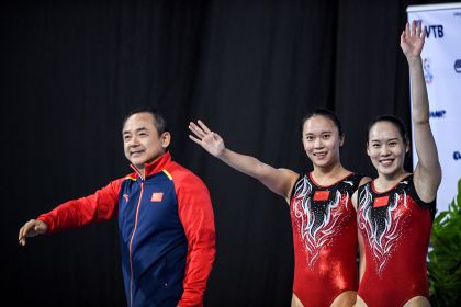 钟杏平/朱雪莹夺蹦床世锦赛女子网上同步冠军